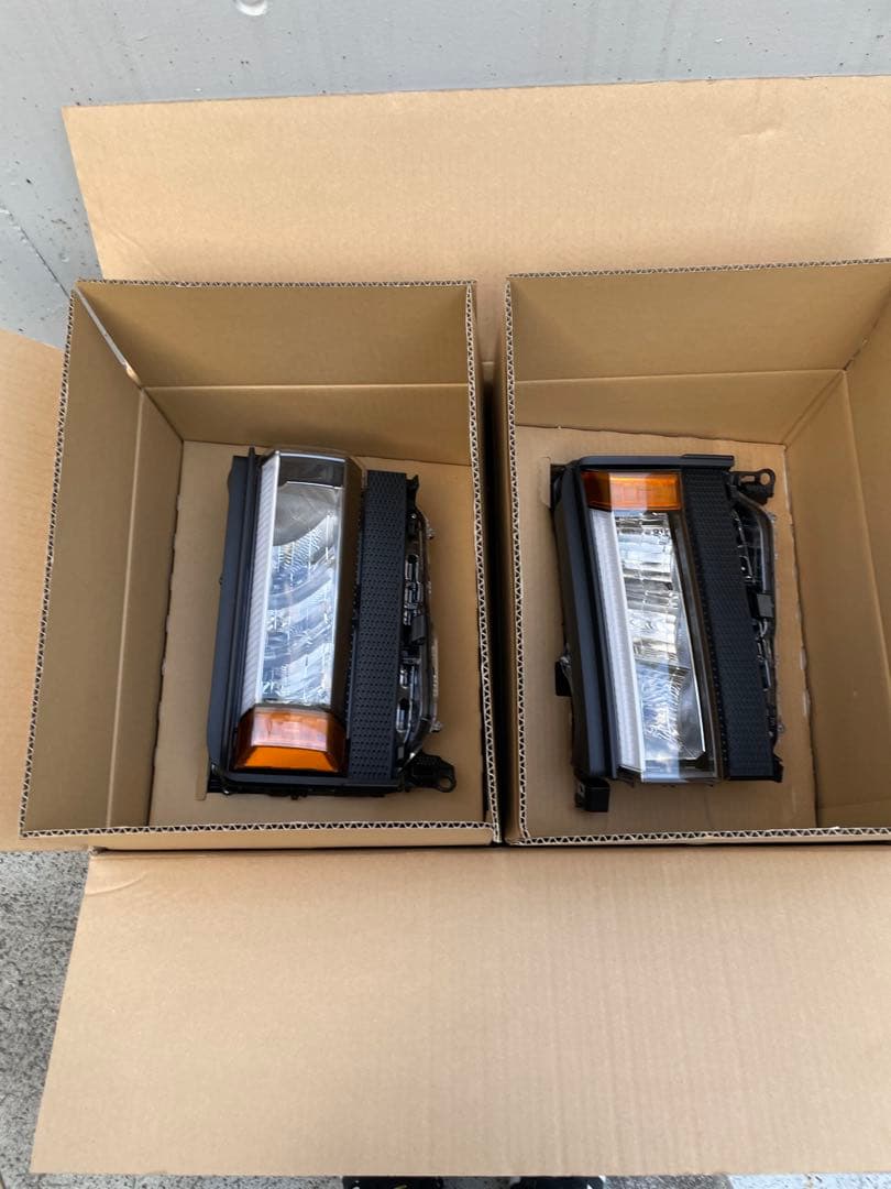 ランドクルーザー 250 リフレクターヘッドライト左右　角目 ランクル トヨタ