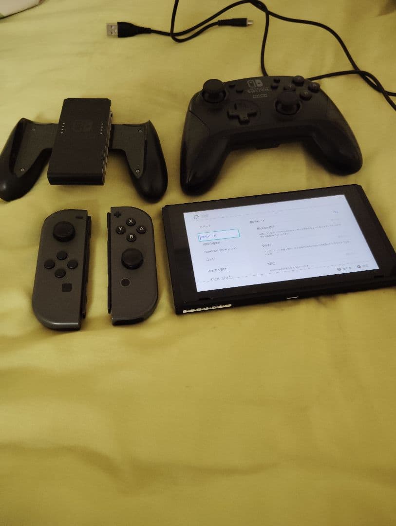 Nintendo Switch ＋　HORI　ワイヤレスコントローラ　充電線付き