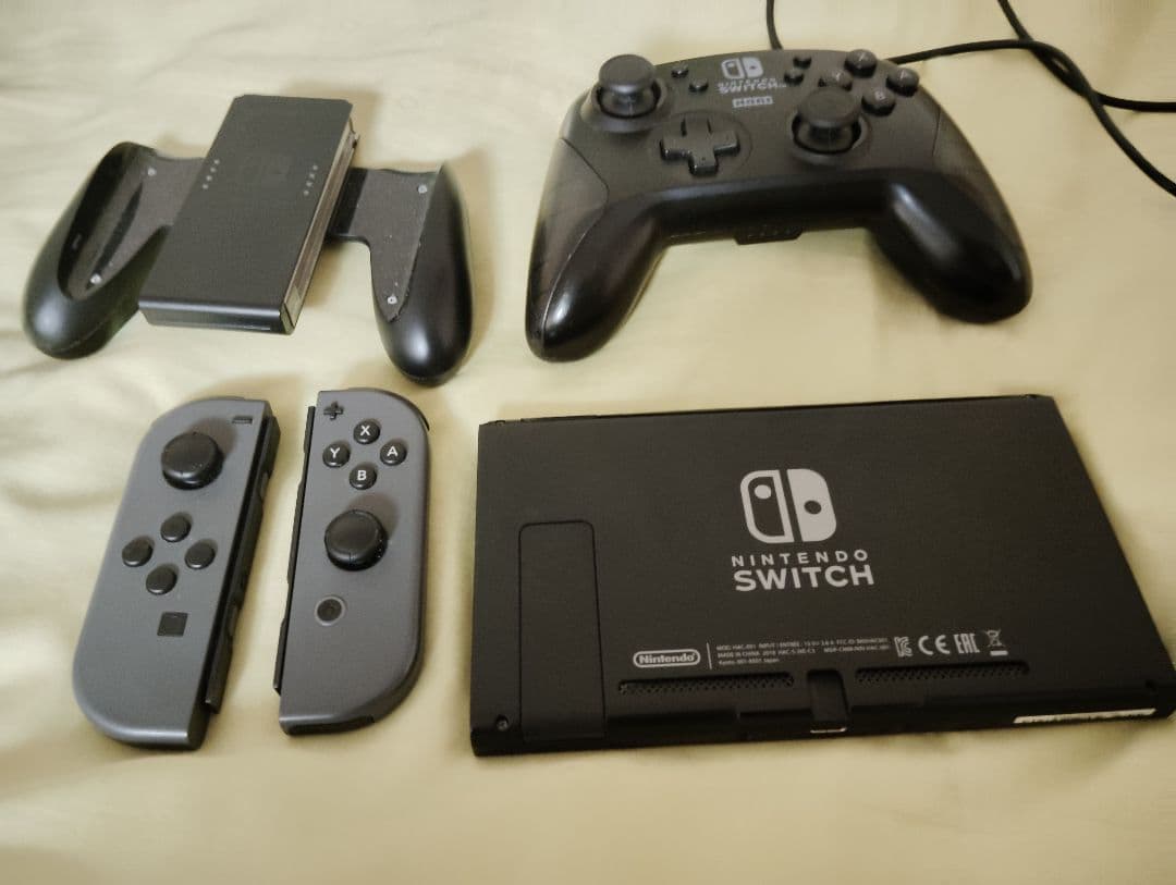 Nintendo Switch ＋　HORI　ワイヤレスコントローラ　充電線付き