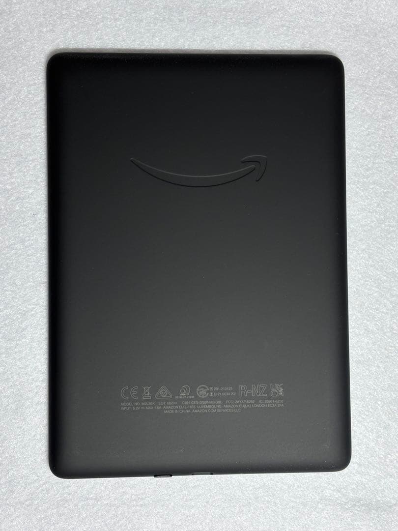 Kindle Paperwhite (8GB) 6.8㌅ 広告なし、ケーブル付