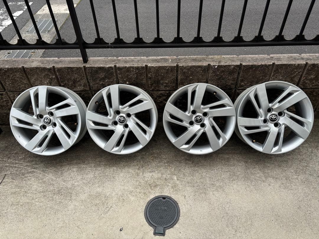 トヨタ 16インチ シルバー ホイールセット