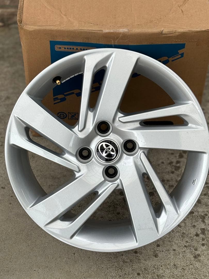 トヨタ 16インチ シルバー ホイールセット