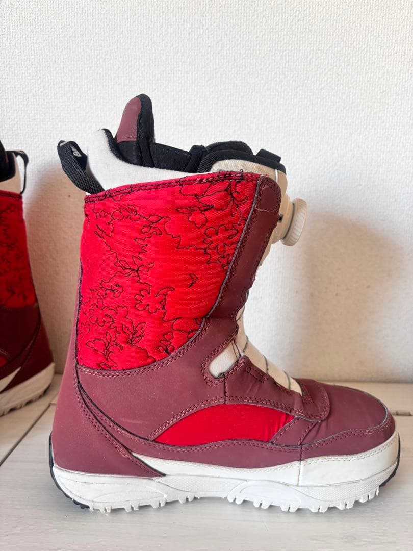 LIMELIGHT 女性用スノーボードブーツ