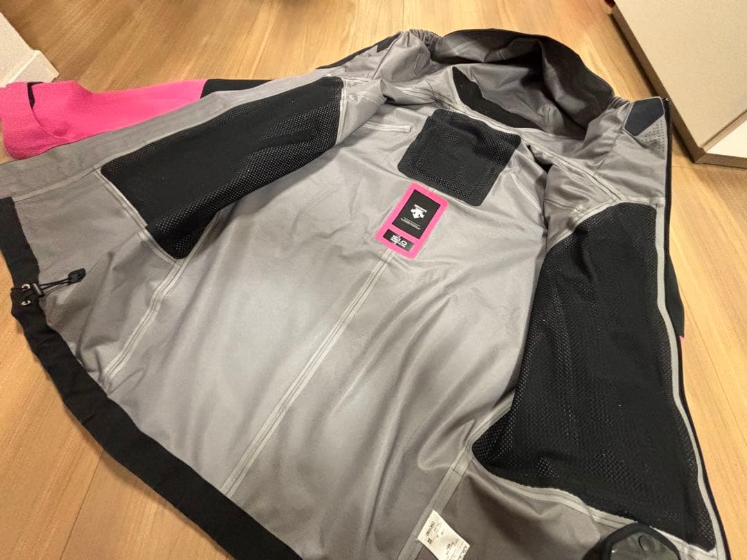 ★定価7万・22年★お洒落　選手用　デサント　スキーウエア SAJ 技術選