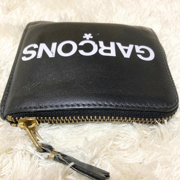 【コムデギャルソン】HUGE LOGOヒュージロゴL字ラウンドファスナー財布・黒