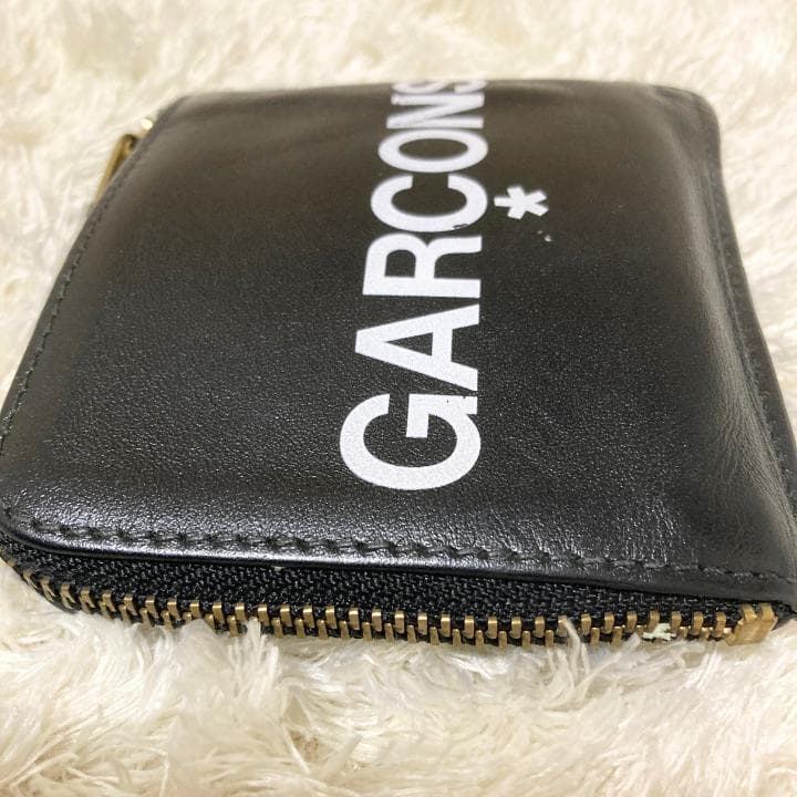 【コムデギャルソン】HUGE LOGOヒュージロゴL字ラウンドファスナー財布・黒
