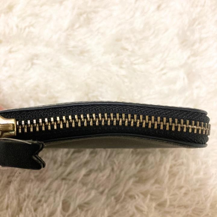 【コムデギャルソン】HUGE LOGOヒュージロゴL字ラウンドファスナー財布・黒