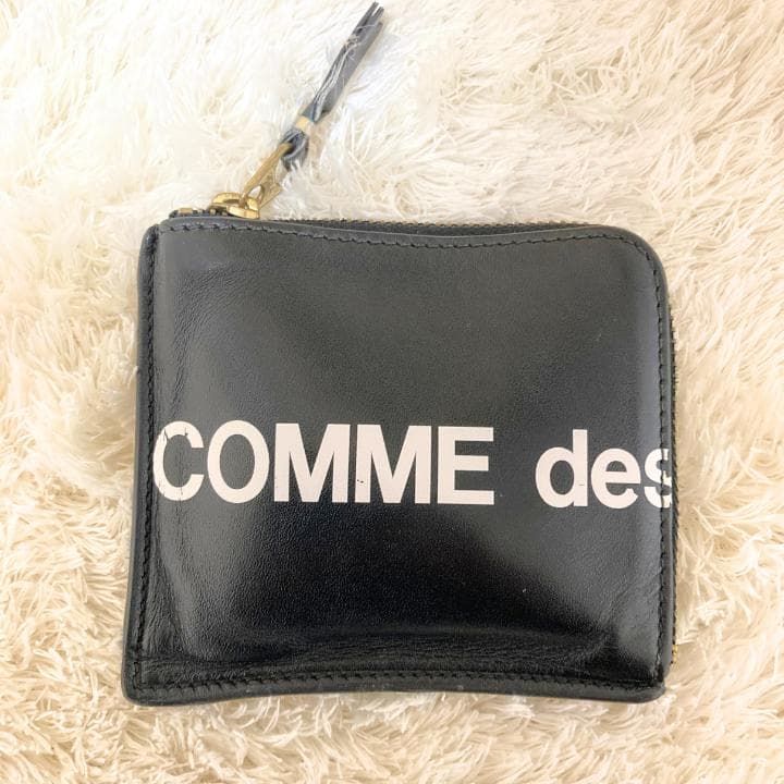【コムデギャルソン】HUGE LOGOヒュージロゴL字ラウンドファスナー財布・黒
