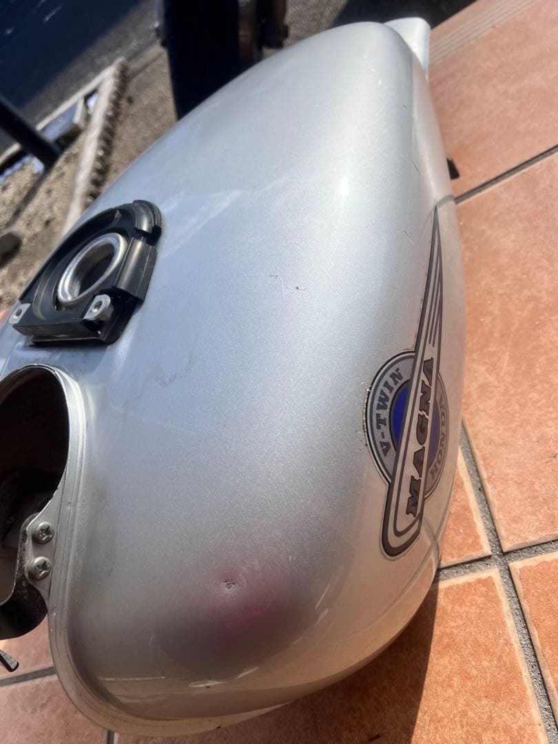 Honda マグナ250 タンク