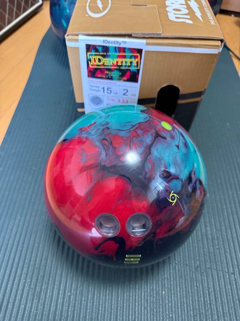 STORM IDENTITY ボウリングボール 15ポンド
