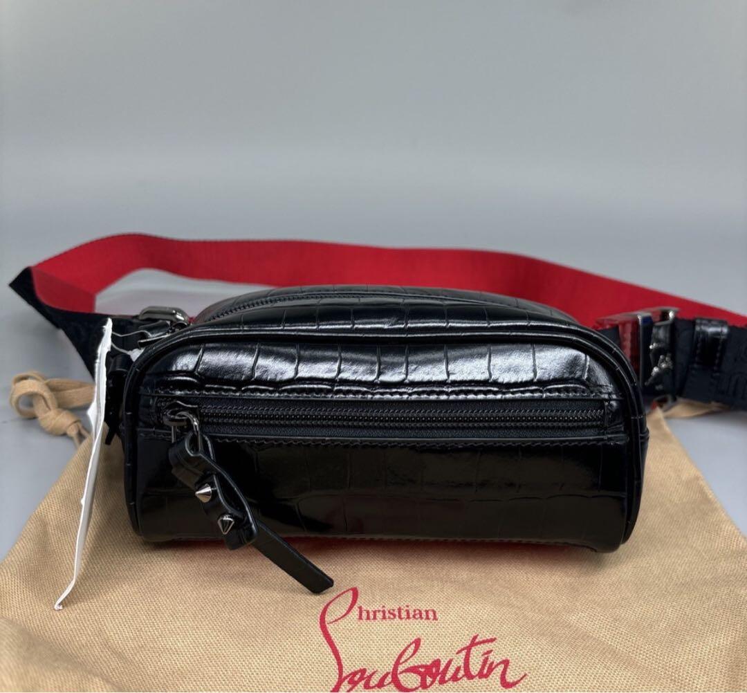 クリスチャン ルブタン　クロコ型押しレザー ボディバッグ ブラック