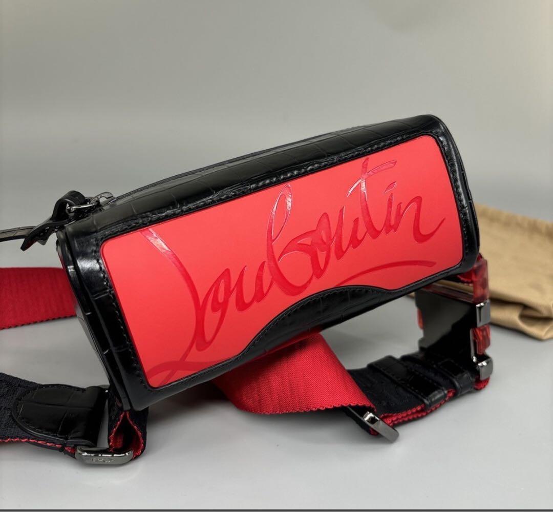 クリスチャン ルブタン　クロコ型押しレザー ボディバッグ ブラック