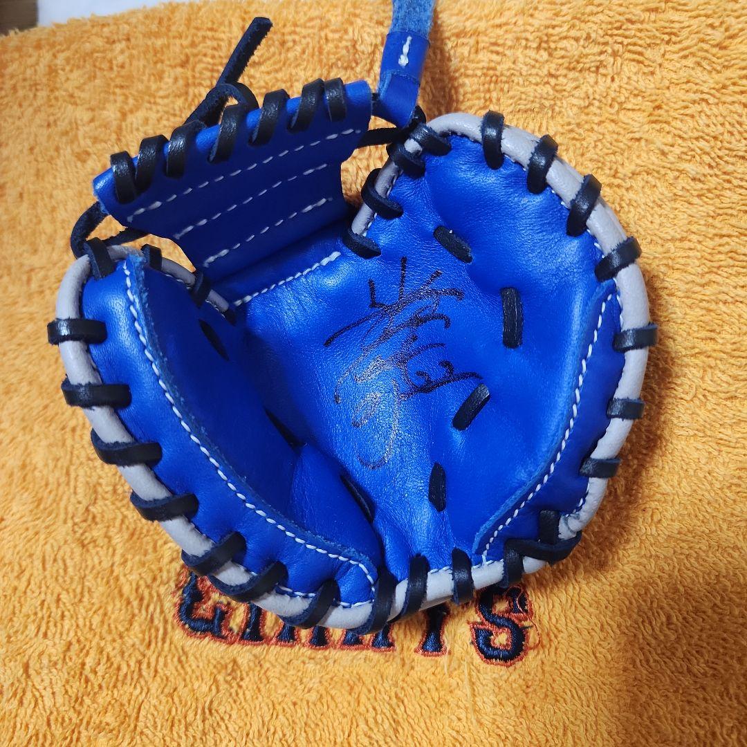 小林誠司選手サイン入りミニグローブ