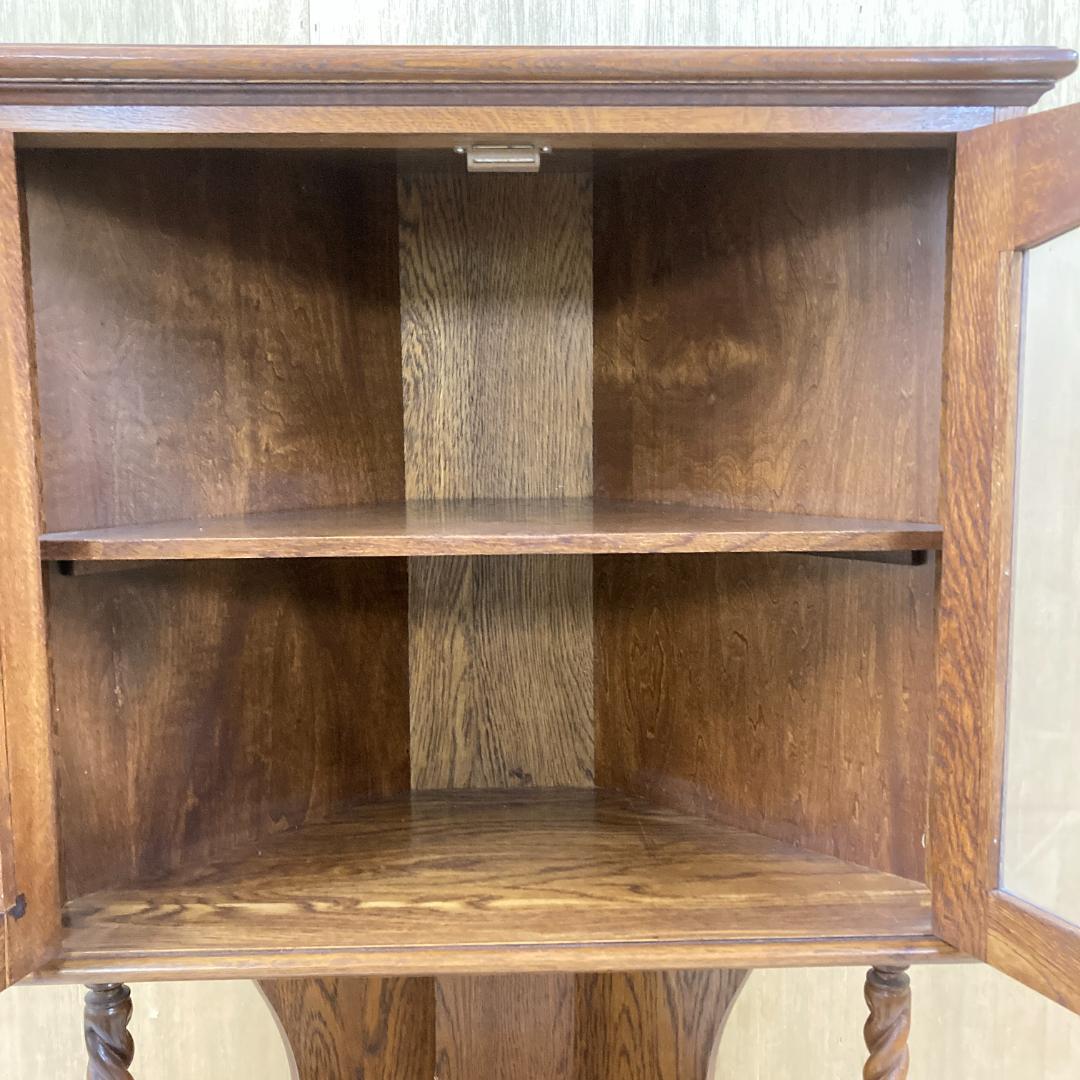 アンティーク　コーナーキャビネット　飾り棚