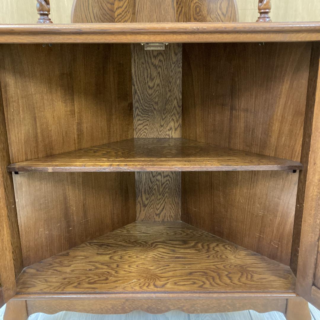 アンティーク　コーナーキャビネット　飾り棚