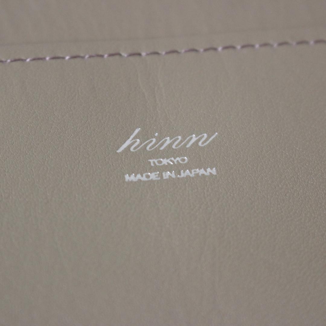 hinn クラッチバッグ レザーバッグ ベージュ ロゴ金具 本革