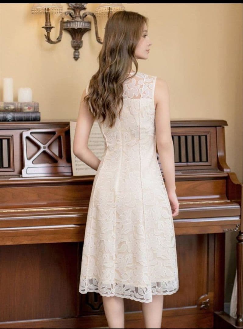 銀座クチュール 総レース Aライン ノースリーブ ミディアムドレス ホワイト