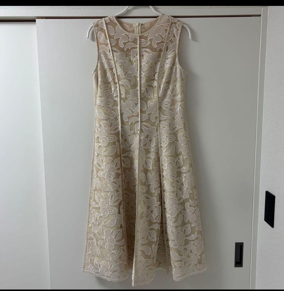 銀座クチュール 総レース Aライン ノースリーブ ミディアムドレス ホワイト