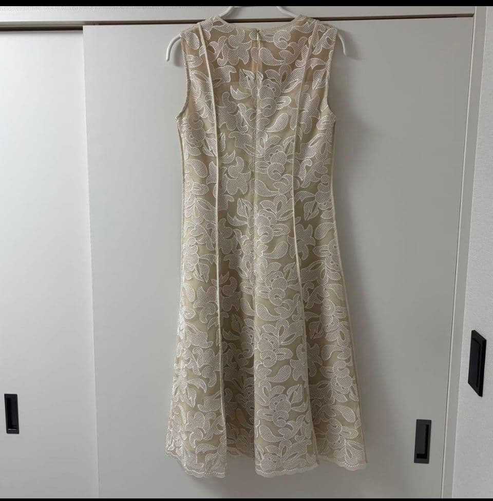 銀座クチュール 総レース Aライン ノースリーブ ミディアムドレス ホワイト