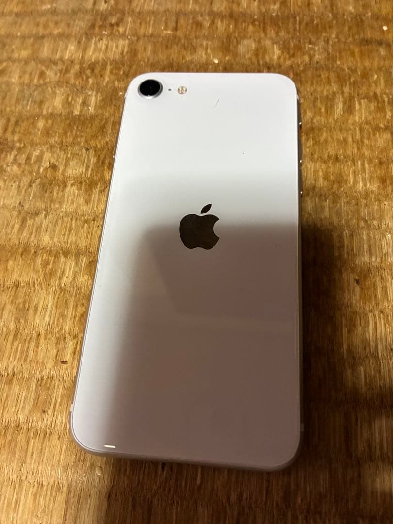 m*o様 iPhone se264ギガホワイトドコモ最大容量89%