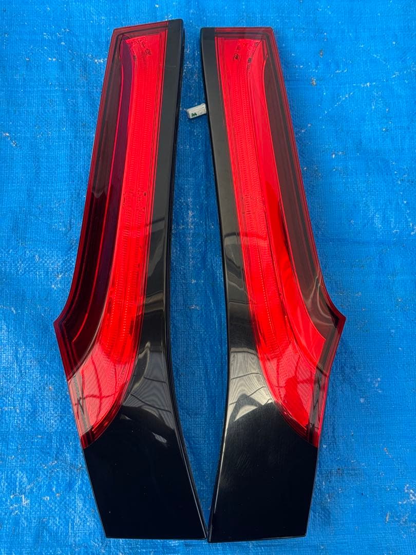 ト*ウ様 ホンダフィット GP6, GP5純正テールランプセット