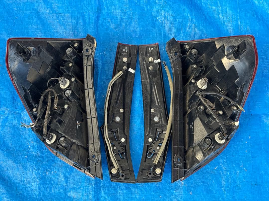 ト*ウ様 ホンダフィット GP6, GP5純正テールランプセット