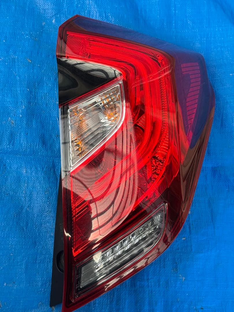 ト*ウ様 ホンダフィット GP6, GP5純正テールランプセット