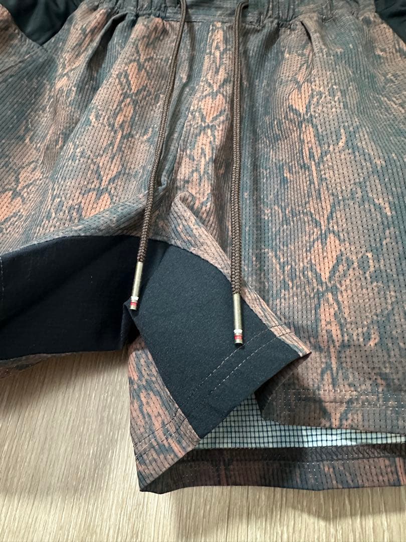 ウォーキング・ランニングウェア CHARBON Python Pattern Shorts