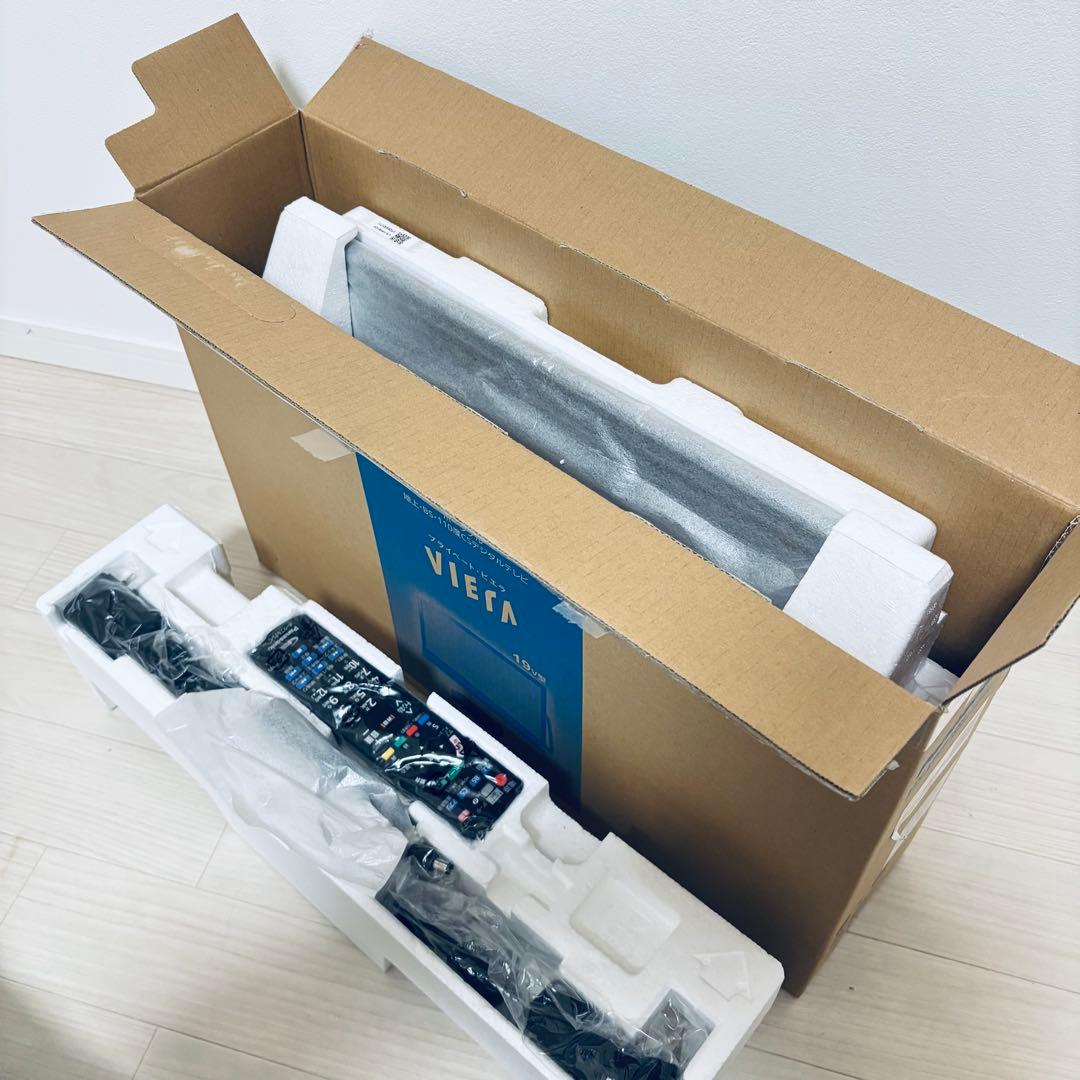 美品　プライベート・ビエラ 19V型 ポータブルテレビ UN-19FB10HD