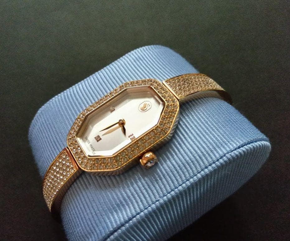 未使用に近い ★スワロフスキー ◎Dextera　バングルウォッチ