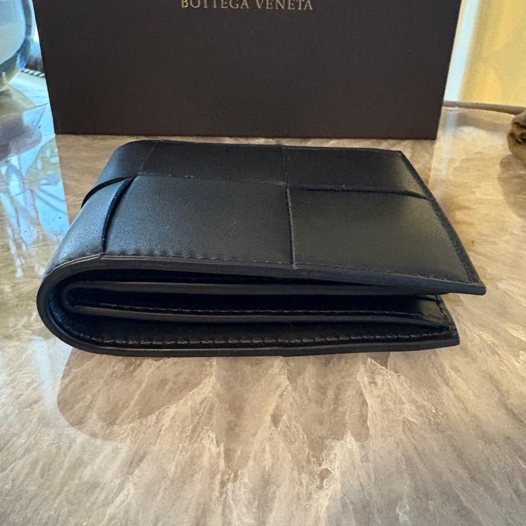 【新品】BOTTEGA VENETA 2つ折り財布　カセット　ブラック