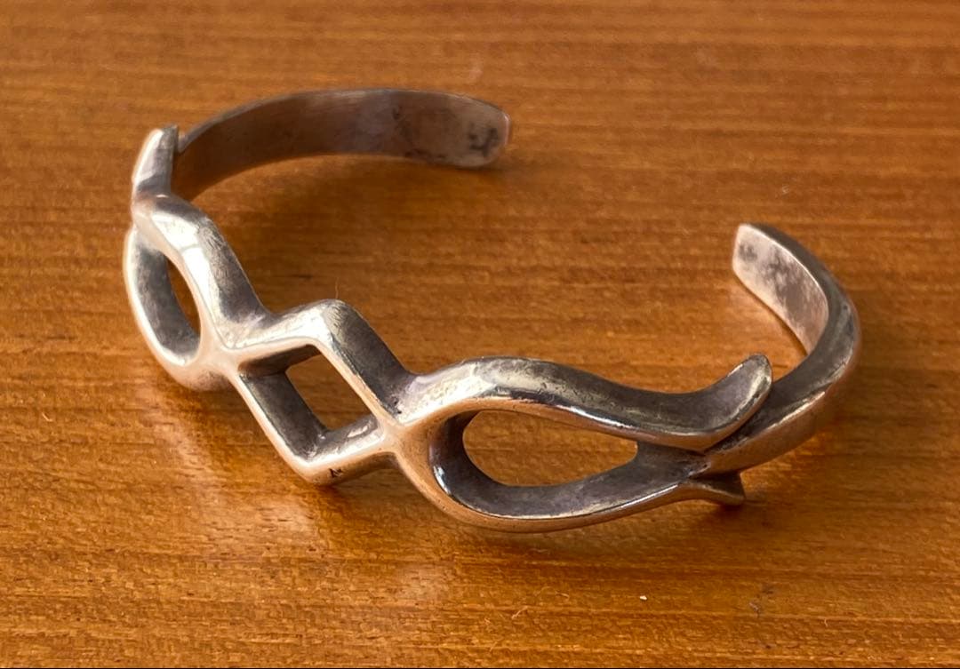 ナバホ族 シルバーバングル チェーン砂型 インディアンジュエリー