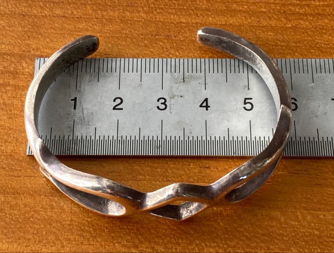 ナバホ族 シルバーバングル チェーン砂型 インディアンジュエリー