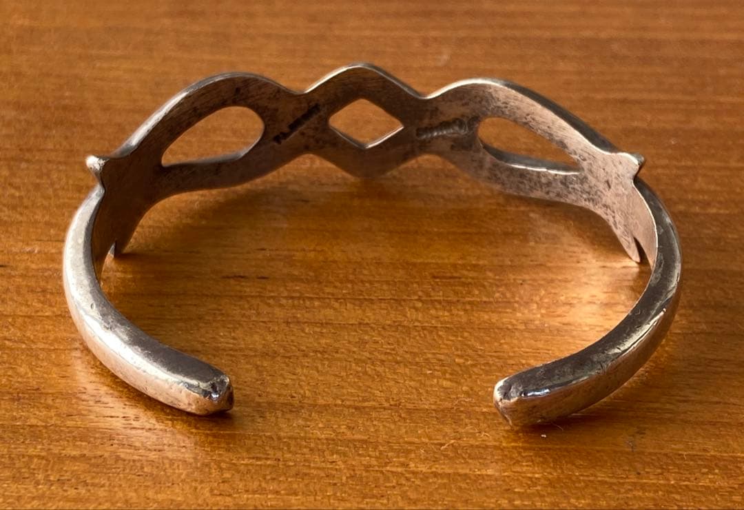 ナバホ族 シルバーバングル チェーン砂型 インディアンジュエリー