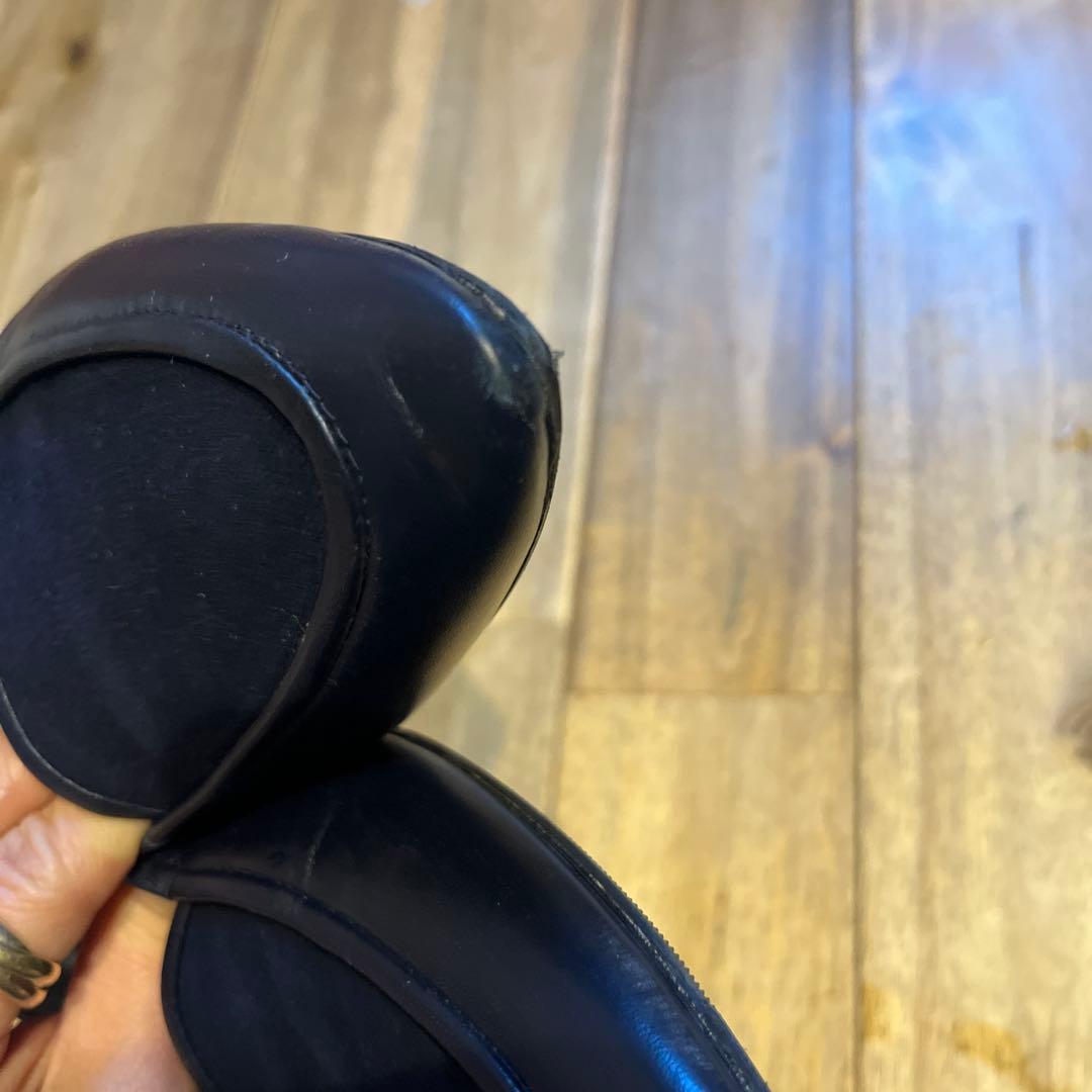 マノロブラニク　ネイビーフラットシューズ　サイズ表記「39」24.5センチ程度