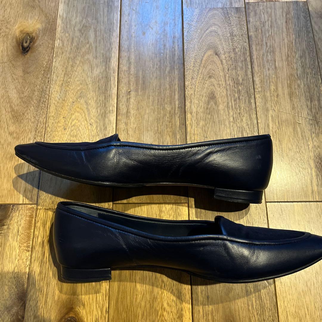 マノロブラニク　ネイビーフラットシューズ　サイズ表記「39」24.5センチ程度