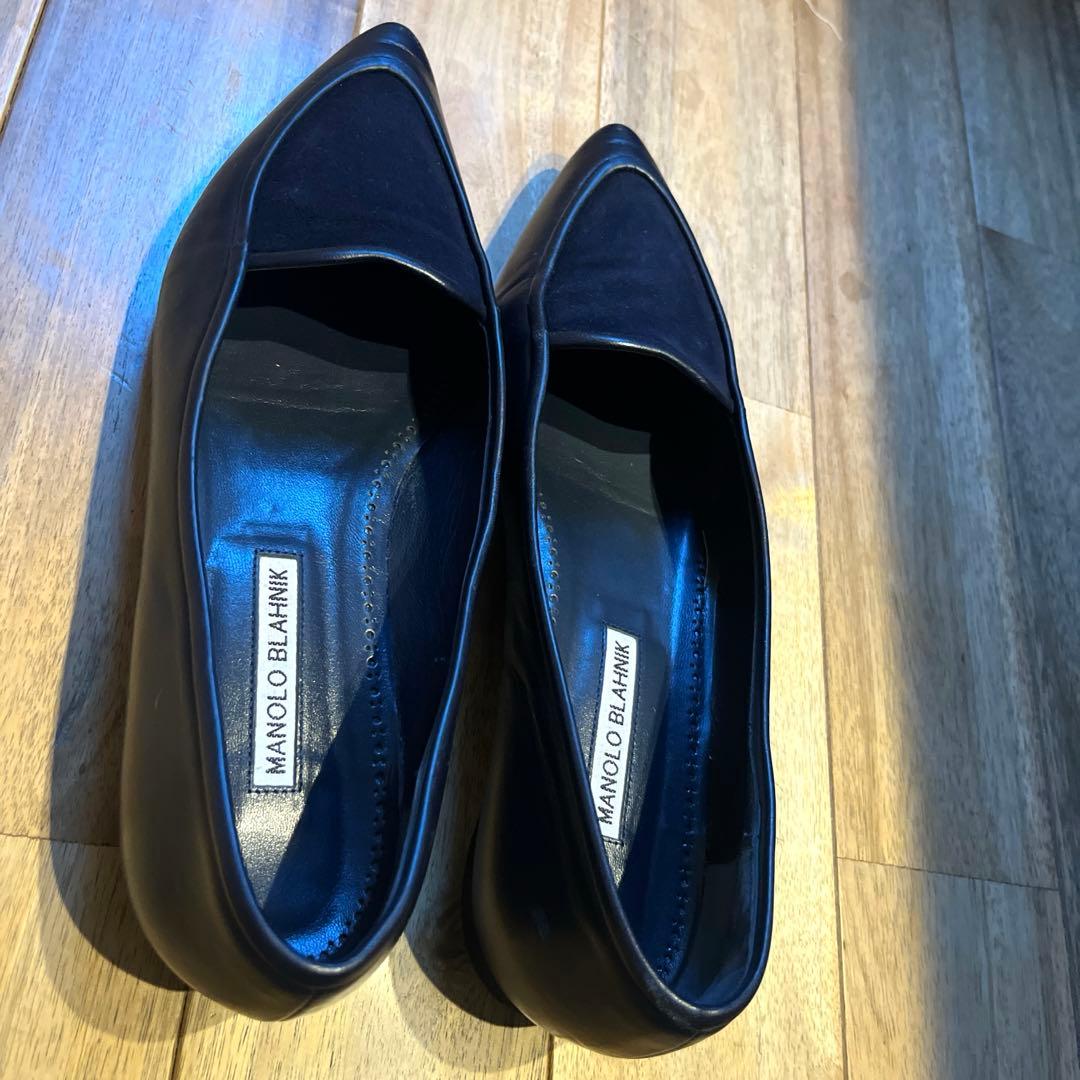 マノロブラニク　ネイビーフラットシューズ　サイズ表記「39」24.5センチ程度