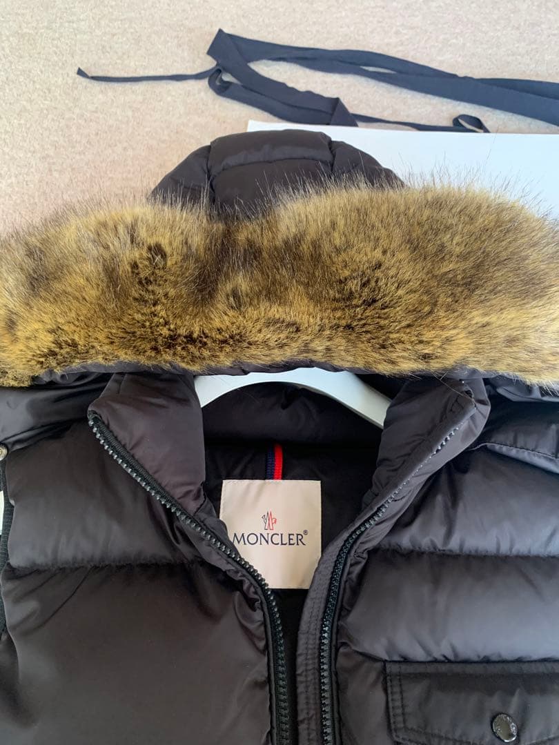 モンクレールエコファー付ダウンベスト　BAIRON ２　美品