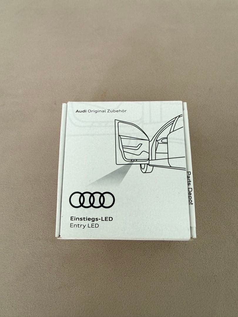 Audi純正エントリーライト　フォーリングス&ゲッコー新品未使用　1セット2個