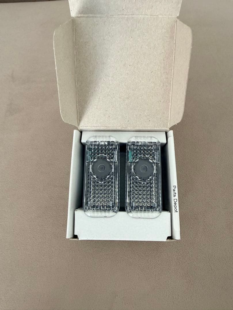 Audi純正エントリーライト　フォーリングス&ゲッコー新品未使用　1セット2個