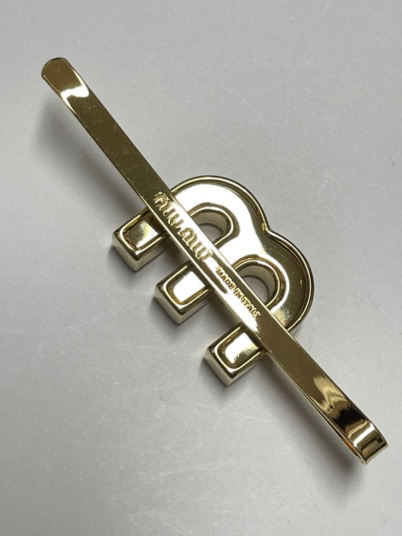 【美品】MIUMIUミュウミュウ　ヘアピン　匿名配送　❤︎