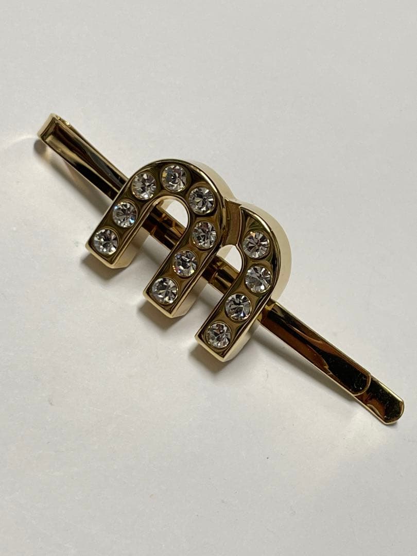 【美品】MIUMIUミュウミュウ　ヘアピン　匿名配送　❤︎