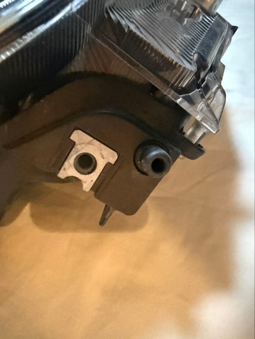 ダイハツ　ムーブキャンバス　右ヘッドライト