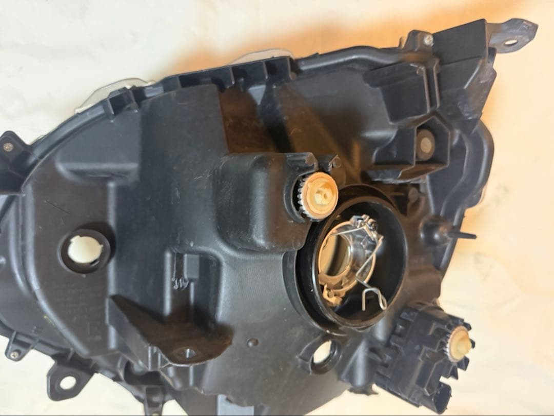 ダイハツ　ムーブキャンバス　右ヘッドライト