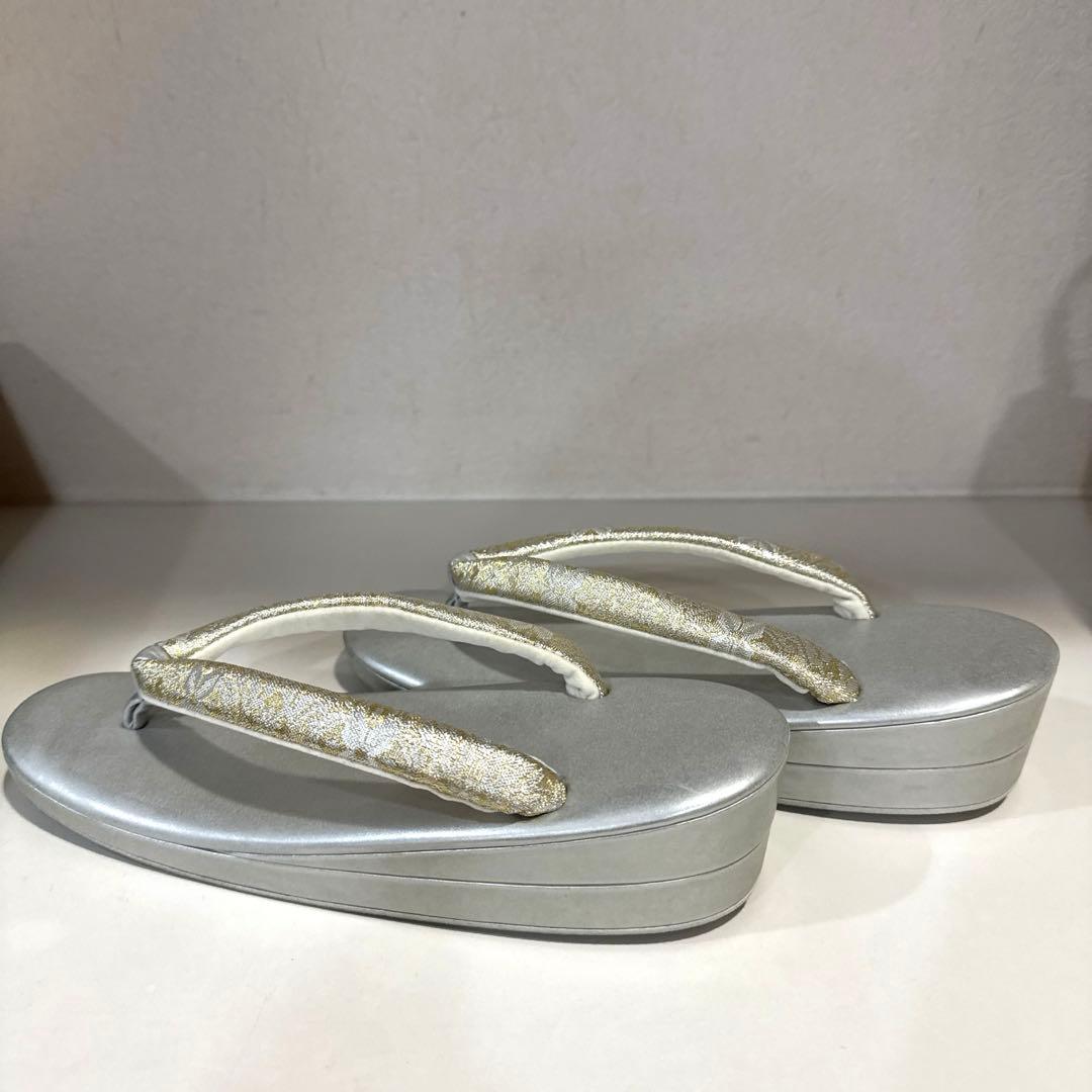 和装用バッグと草履セット シルバー　花柄　佐賀