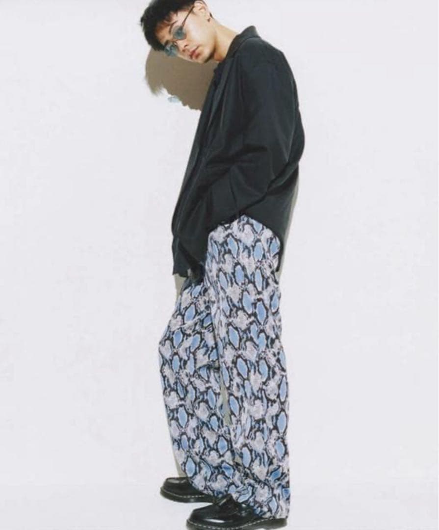 成田凌着用　Needles python pants 総柄　ニードルス　パイソン