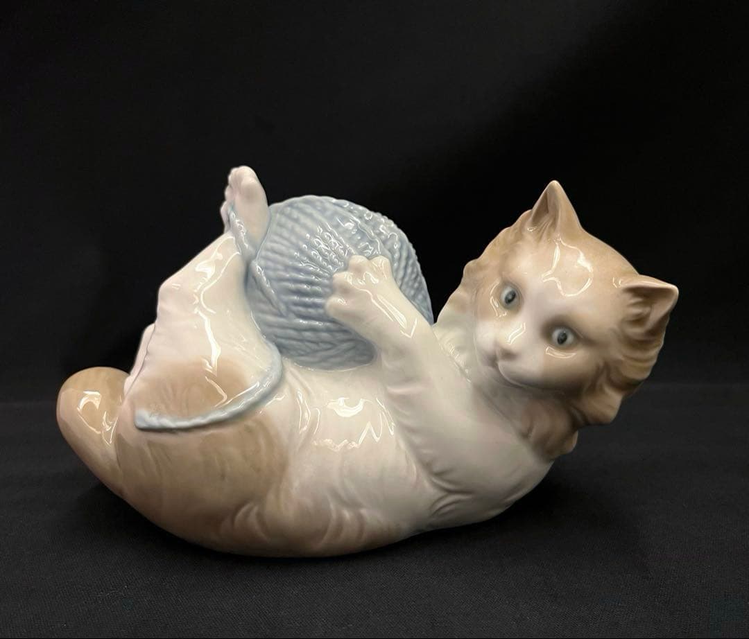 コ*ウ様 NAO LLADRO リヤドロ「毛糸玉で遊ぶ猫」ネコ フィギュリン ナ