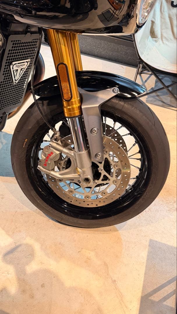 スラクストン1200R フロントフェンダー トライアンフ tamarit