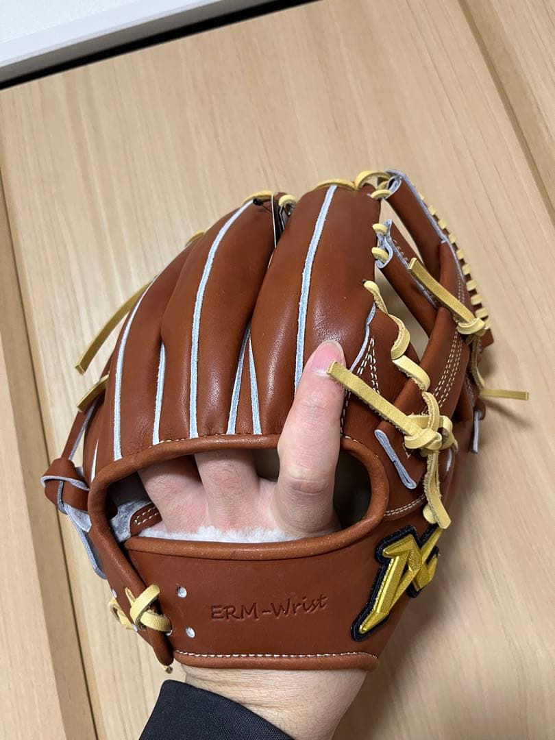 【人気メーカー:良型】　ATOMS　硬式　内野手用　EMR-Wrist