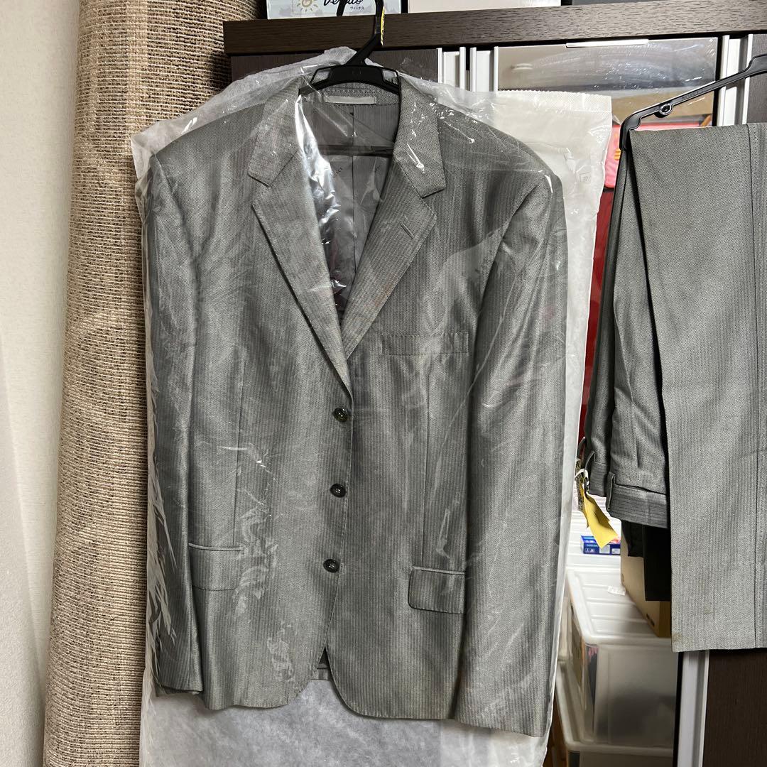 ジャンニベルサーチ、最高級 シルク。 グレー スーツ シングルボタン